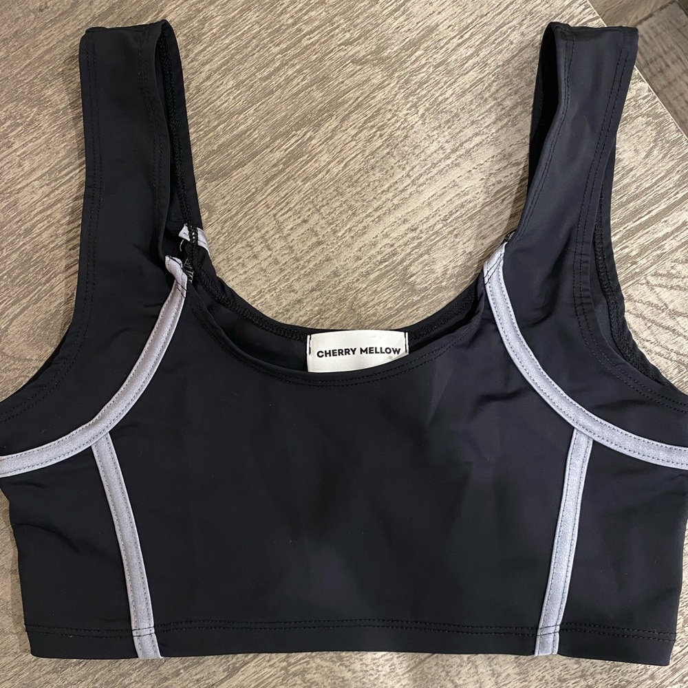 BLACK REFLECTIVE CROP